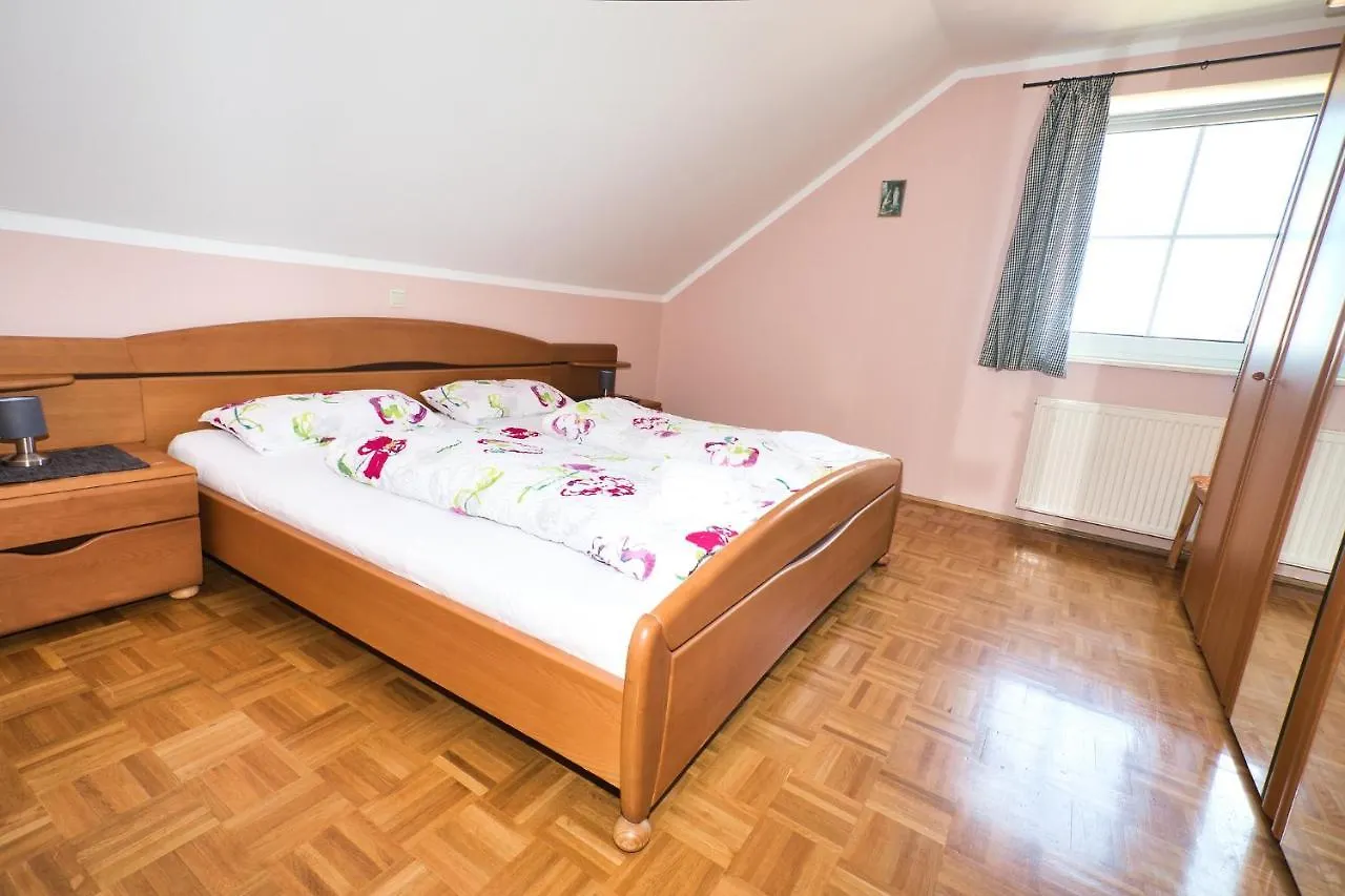 Ferienwohnungen Am Ferienhof Schiegl - Gerne Auch Handwerker, Monteure Brennberg 0*,